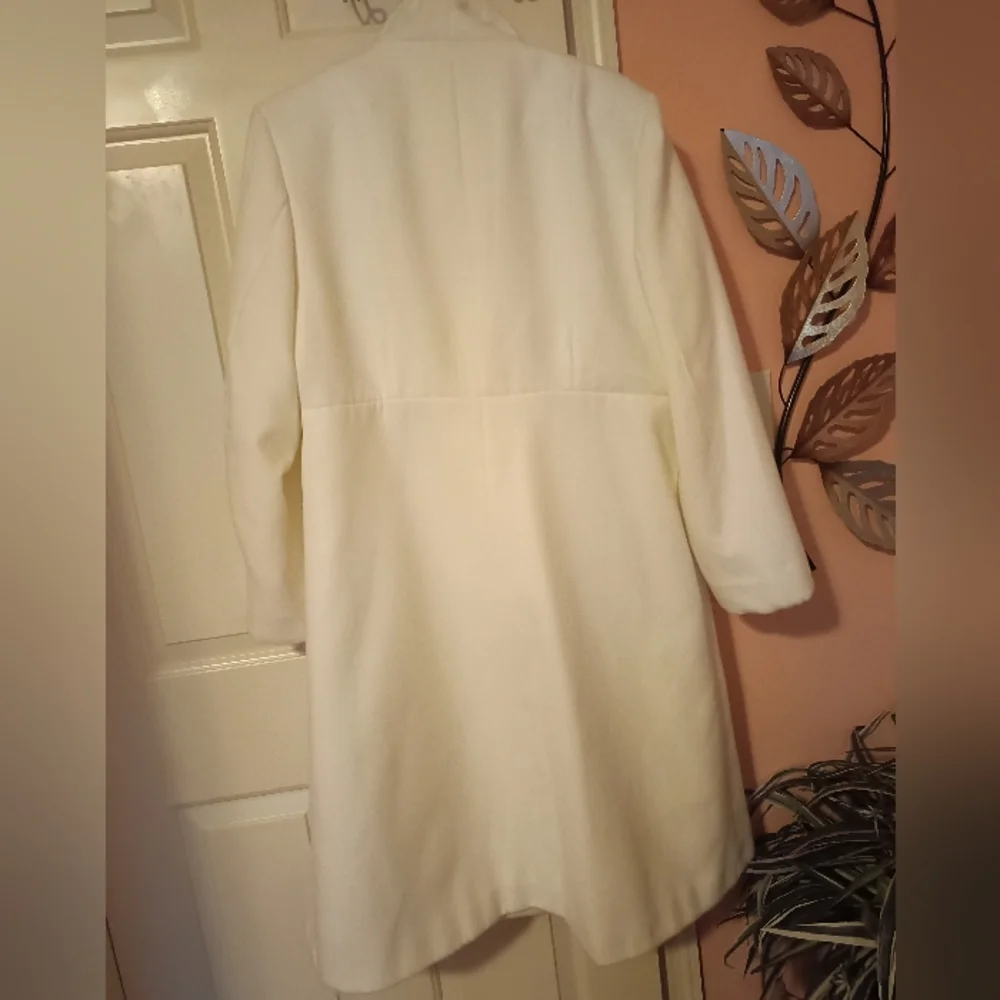 Elegant Like Wool Calvin Klein Women's White Coat, size XL - Picture 10 of 16